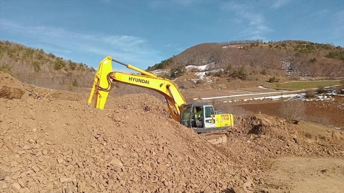 Tokat'ta heyelan sonrası alternatif yol çalışmaları incelemesi